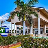 Holiday Inn Express & Suites Lantana by IHG