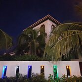 D'Feringghi Haus Hotel & Restaurant