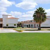 La Posada Hotel & Suites