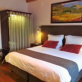 Oakhurst Hotel