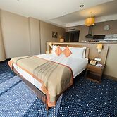 Parkside Hotel & Apartments