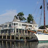 Grand Harbor Inn