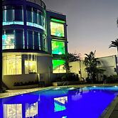 The Avenue Plaza Hotel