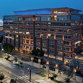 Courtyard Buffalo Downtown / Canalside