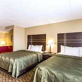 Norwood Inn & Suites Milwaukee