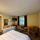Maple Leaf Inn - Lake Placid