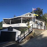 Bluff Hill Lighthouse B&B