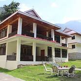 PinePark Lake Luxury Resort Naran