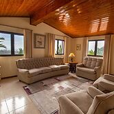 Impeccable 3 Bedroom House, sea View in Aljezur