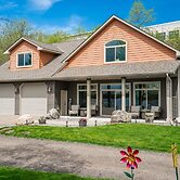 Moonlight Cove - Lakeside Lodge