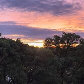 Stratford Suites - 32 Ontario St.