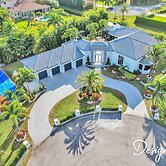 Sophia's Compound resort w heated pool