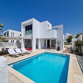 Private Pool Villa Next to the Beach