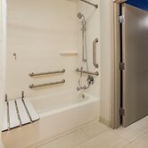 Holiday Inn Express and Suites Tomah by IHG
