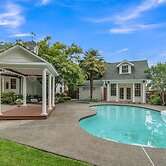 Orting Manor - Charming And Historic! 6 Bedroom Residence by Redawning