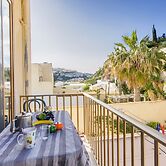 Pool and Sea, charming Merill Apart 5