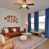 Long-term Stays Family-friendly Communal Pool!