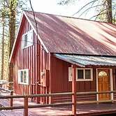 Red House - Minutes to Shaver Lake!