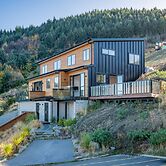 A LUCKIE CHARM - 8 BEDROOM TOWNHOUSE