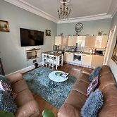 Charming 2-bedroom Apartment Located in Ayr
