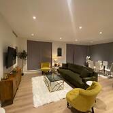 Marvelous 3 Bed Penthouse in Kewbridge