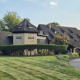 Twin Pine Manor Bed & Breakfast