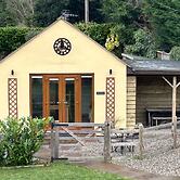 1 Bedroomed Detached Holiday Retreat Pant