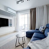 Chic 2BR Apartment, Ideal Location