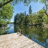 Cozy Cabin On The Cove - Lakefront with Private Dock by Yosemite Regio