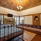 Yoruk Ali Konagi ve Yayla Evleri