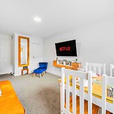 Airy Home with Free Parking in Glasgow