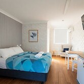Bay House Motel