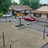 Budget Host Inn