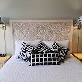 The New Star Motel with Studio-Kitchens: 1950s Extended-Stay Lodging a