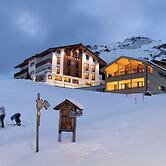 Hotel Sunora - Ski In Ski Out - Formerly Hotel Schranz