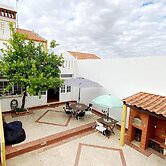 Charming 5-bed House in Granja