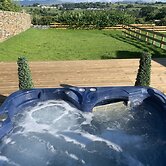 Luxury Cottage, Views of the Lakes With Hot Tub
