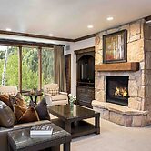 Junior King Suite 1 Bedroom Hotel Room by RedAwning