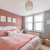 Luxury Group Celebration House With Hot Tub & Bar!