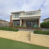 Luxury Waterfront SpaciousHouse Lakeview