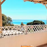 Stylish Home With Views, 4 min Walk to the Beach!!