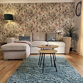 Lovely 2-bed House in the Heart of Woodhouse