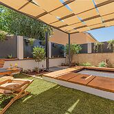 Lux House Versys With Jacuzzi