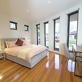 Luxury 7BRM Lakeside BigHouse Point Cook