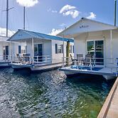 Aqua Lodge Rentals At Coconut Cay