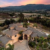 Sangiovese By Avantstay Spectacular Estate w/ Pool, Hot Tub & Putting 