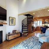 Sockeye by Avantstay Modern 2 BR Condo w/ Access to Northstar Resort C