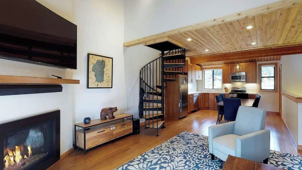 Sockeye by Avantstay Modern 2 BR Condo w/ Access to Northstar Resort C