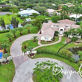 8 Br Villa with Pool & Basketball Court