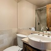 Atkinson by Avantstay Lake Front Home w/ Stunning Views in Tahoe Vista